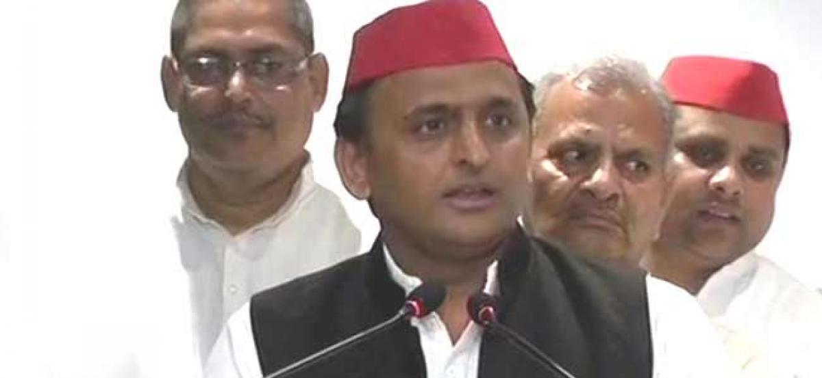 Akhilesh extends support to Naidus efforts to bring all non-BJP parties together