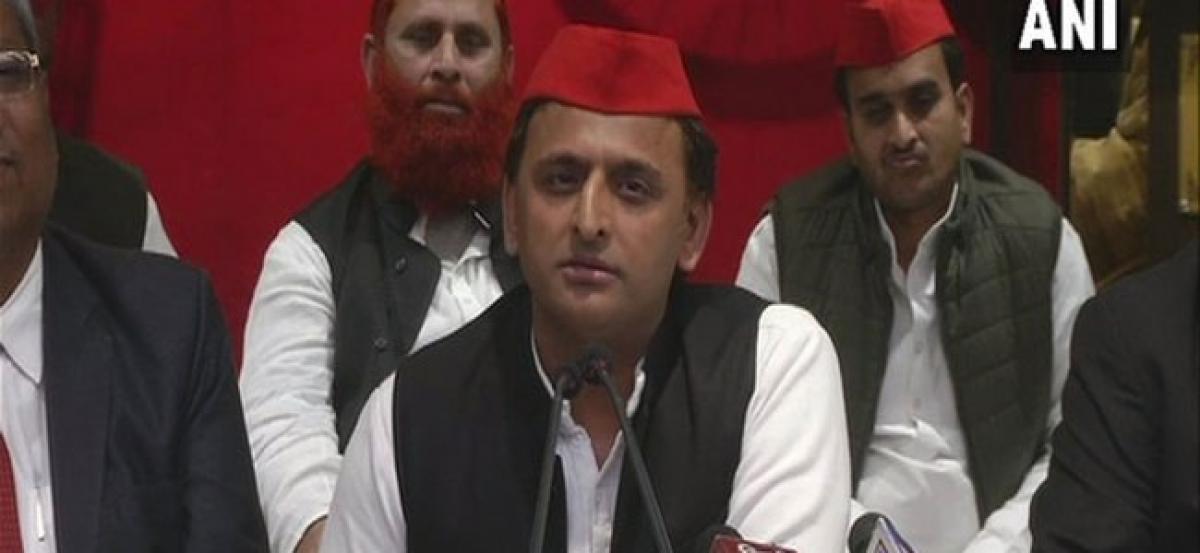 BJP diverting peoples attention with Chai-Pakoda: Akhilesh