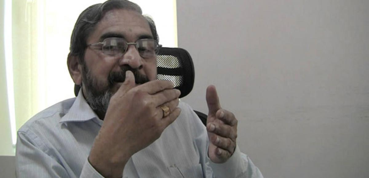 Telangana Govt will provide plots to journalists: Allam Naryana