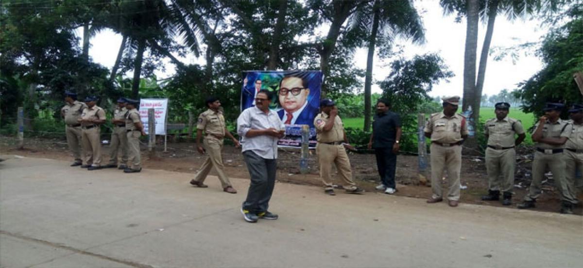 Chiru fans, Dalits clash over site