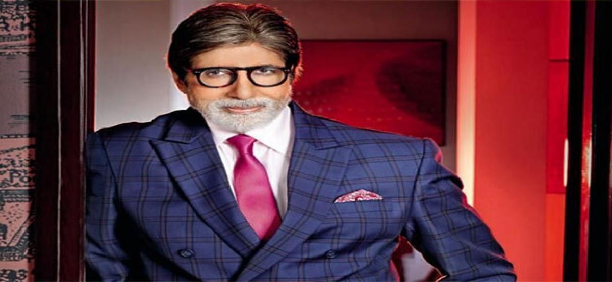 Big B praises women working hard on sets