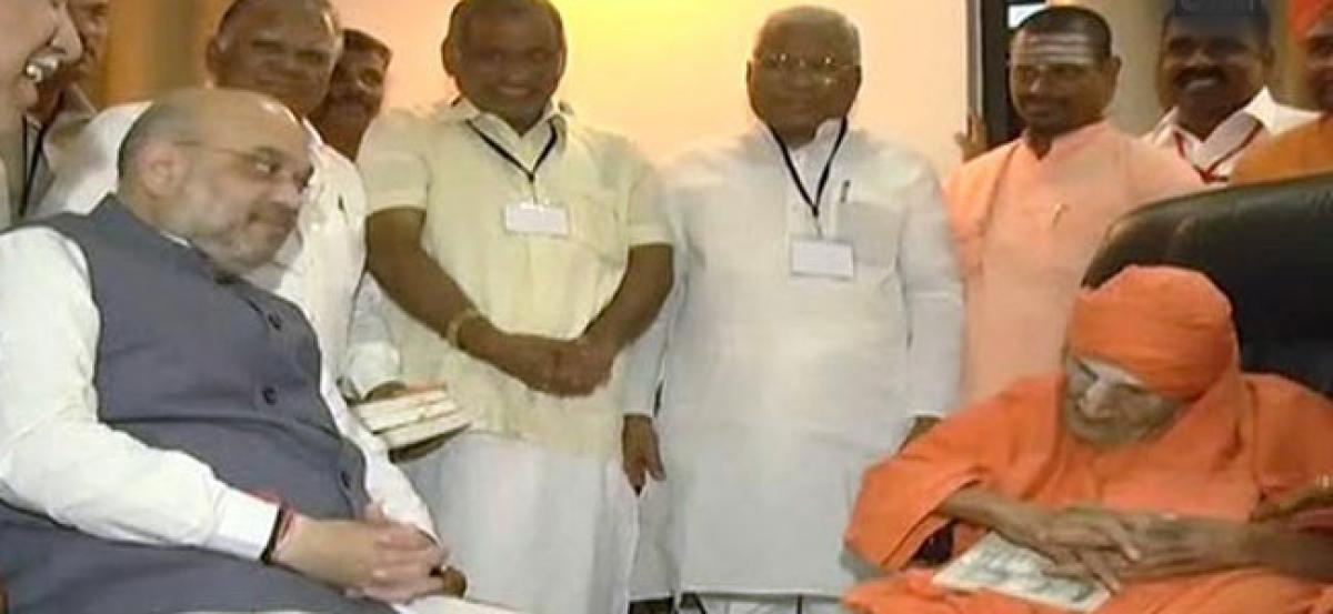 In Karnataka, Amit Shah visits Tumkurs Siddaganga Mutt