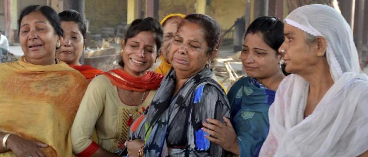 ‘No stone pelting, driver lying,’ say witnesses of Amritsar train tragedy