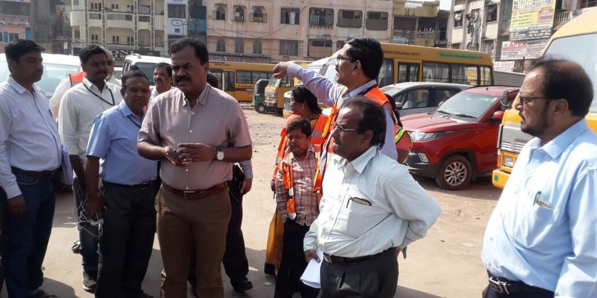 Dana Kishore inspects SRDP works in Old City