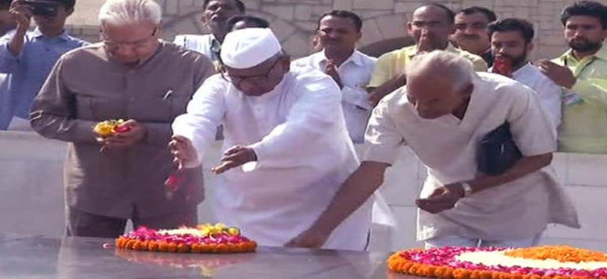 Anna Hazare slams government for its sly attitude