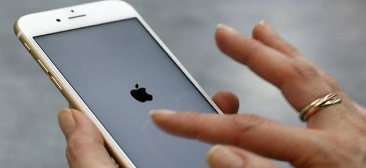 Apple to stop Siri from reading hidden lock screen notifications