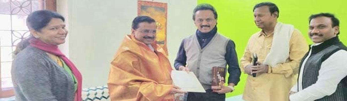 Stalin meets Kejriwal prior to opposition parties meeting