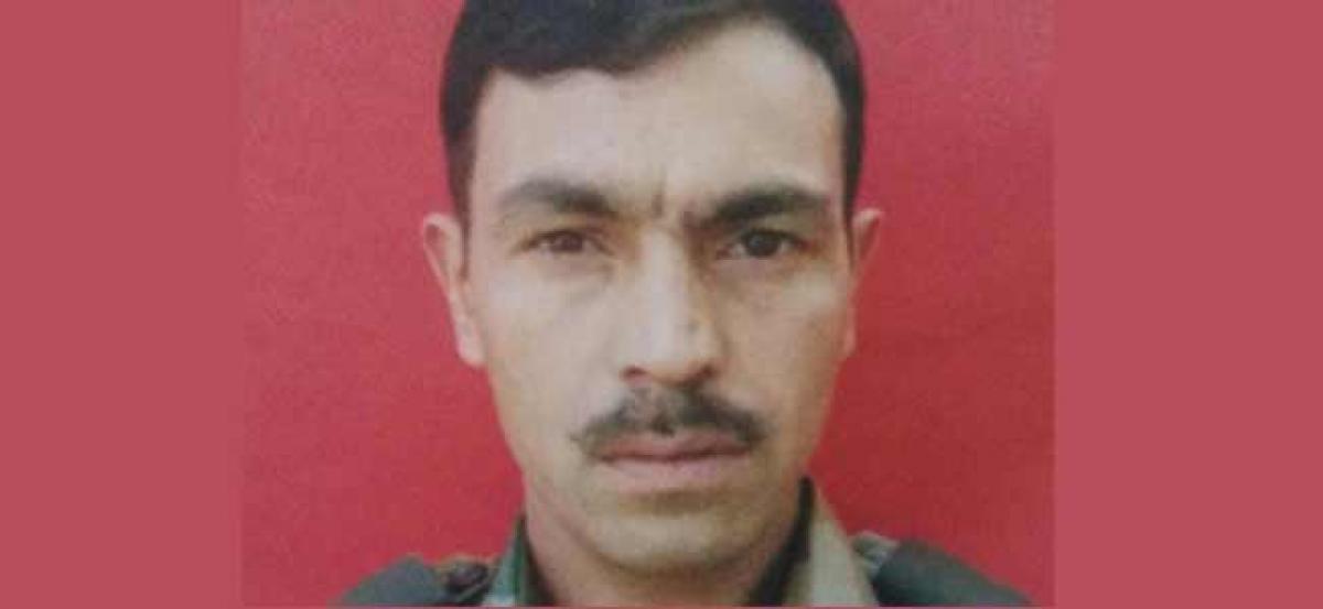 Indian Army pays tribute to soldier shot dead in J-Ks Kulgam