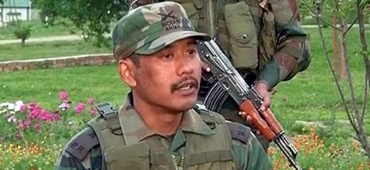 Girl who was checked upon by Major Nitin Leetul Gogoi says she went there on her own accord