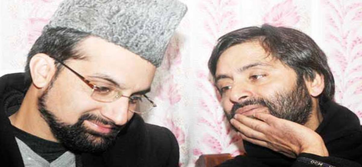 Yasin Malik detained, Mirwaiz under house arrest