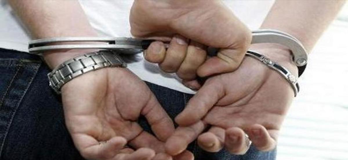 Cricket betting racket busted, 4 held