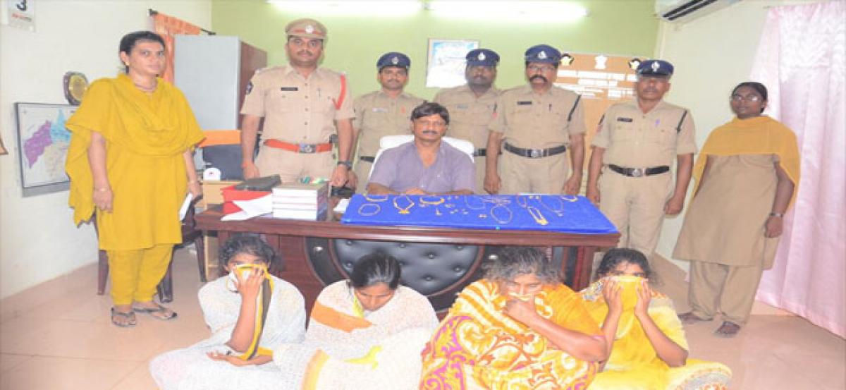 4 arrested, gold worth Rs 8.85 lakh recovered