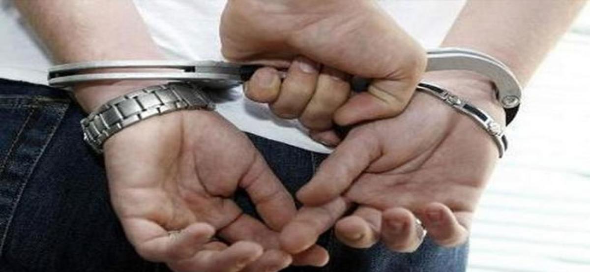 Assistant engineer caught accepting Rs 1 lakh bribe