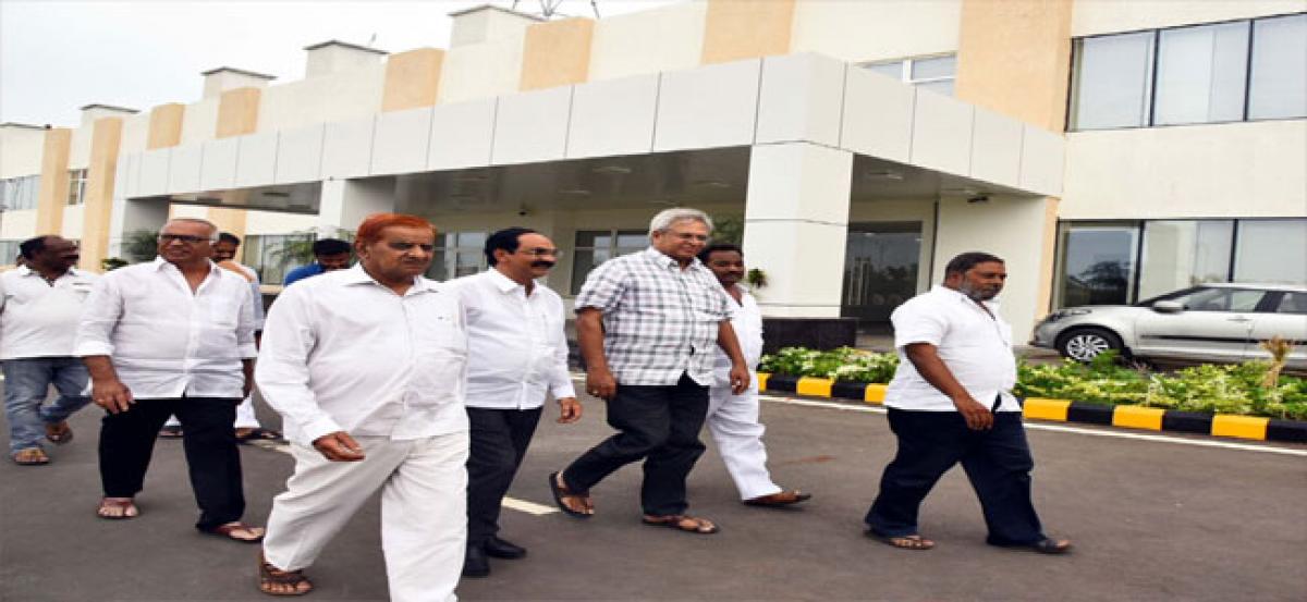 Rain water controversy unwarranted: Vundavalli