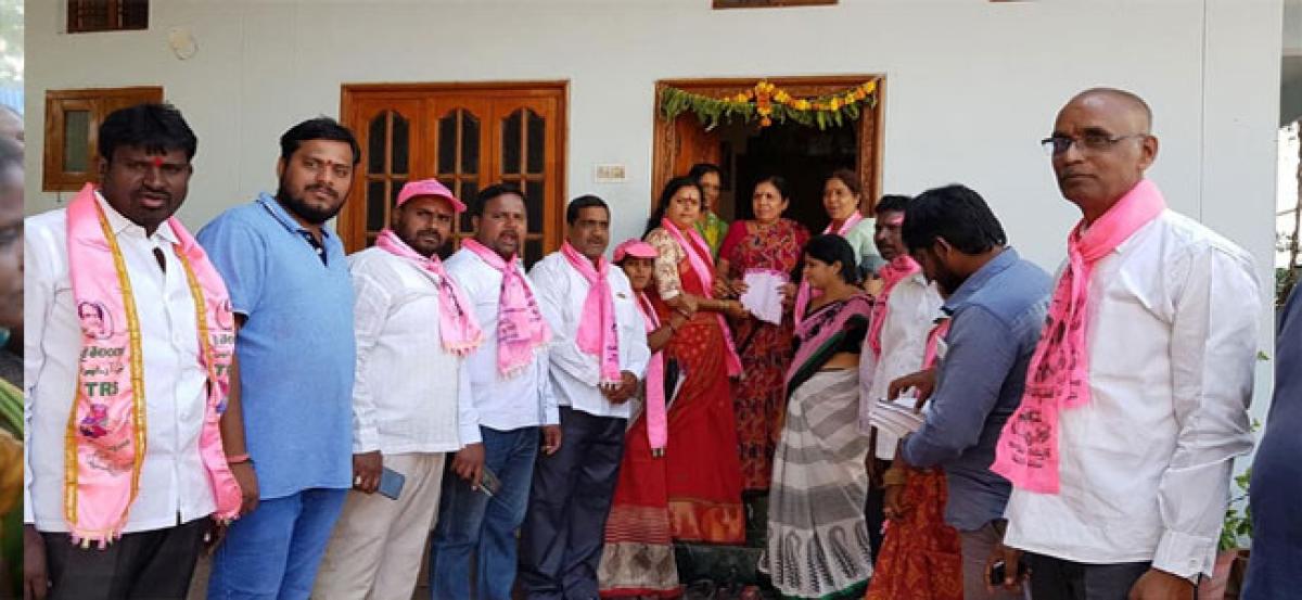 Lakshmi campaigns for TRS candidate Muddagouni Rammohan Goud