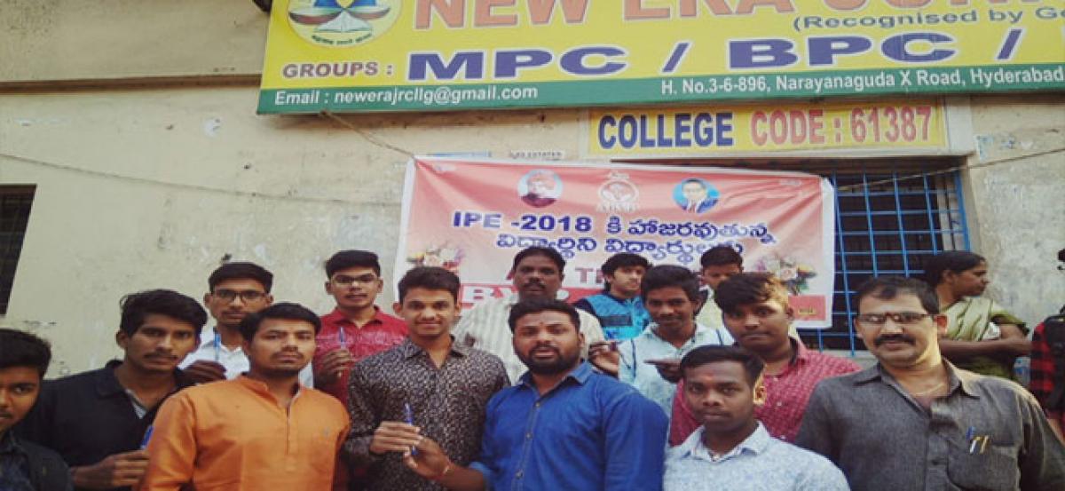 ABVP distributes pens to Inter students