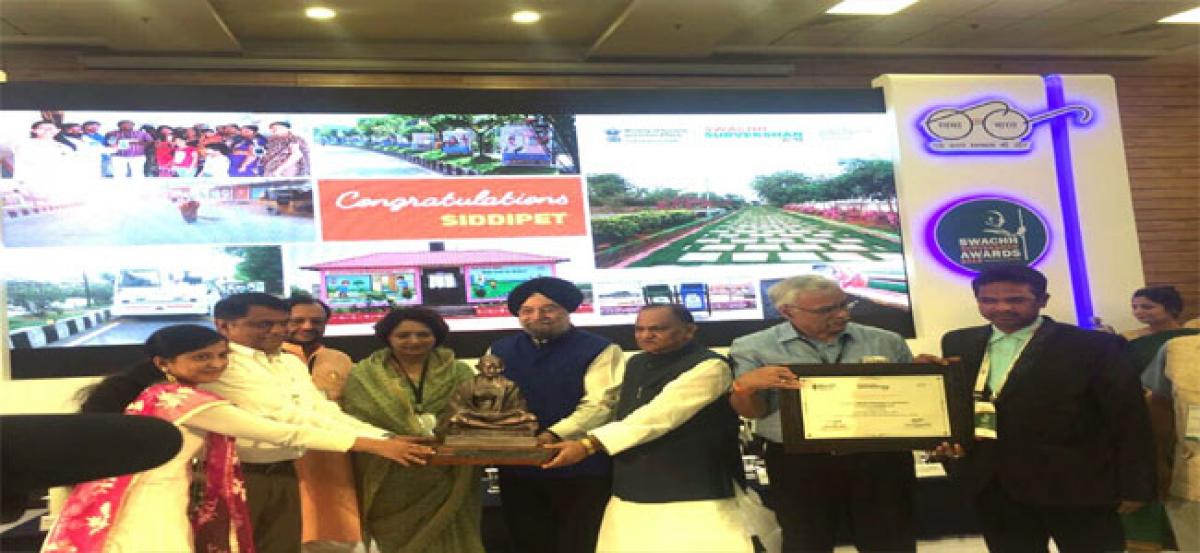 Municipal Commissioner receives Swachh award