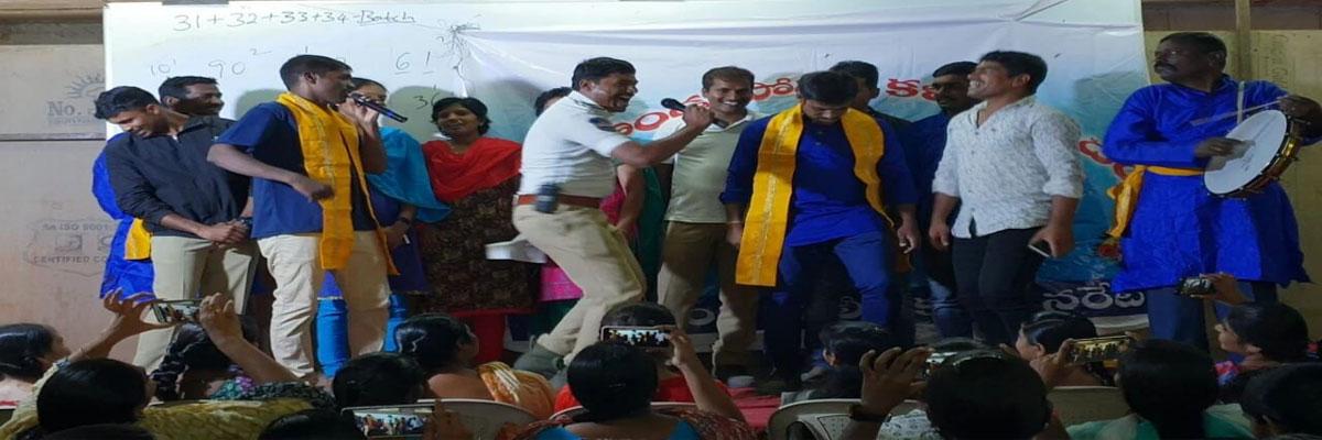 Police cultural troupe educates people