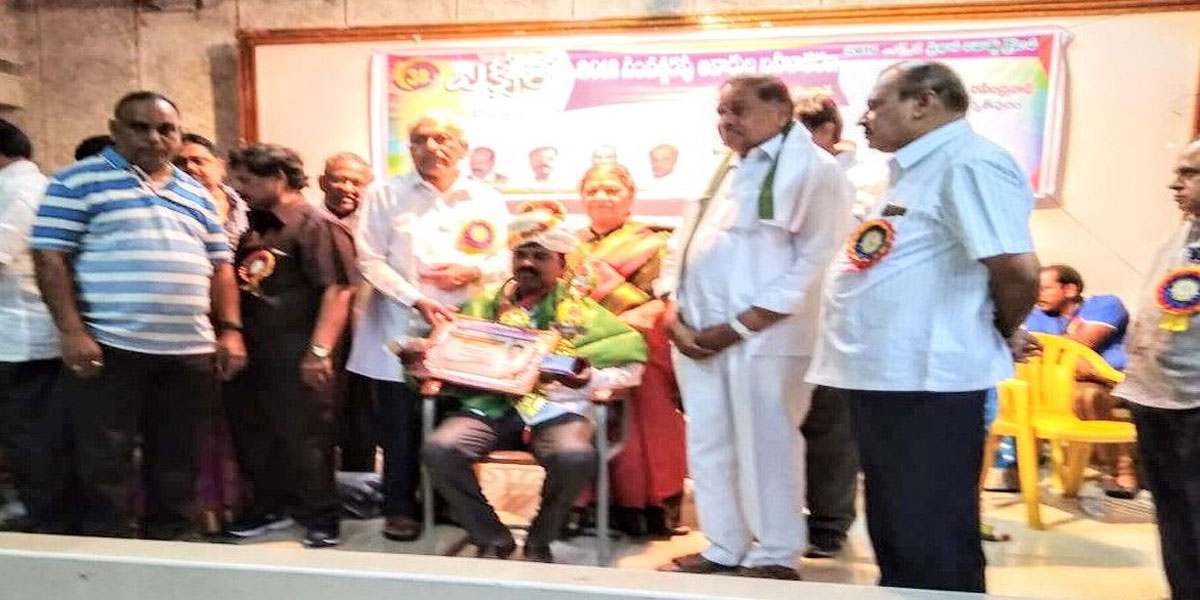 Telugu teacher presented award at Chowarpally High School
