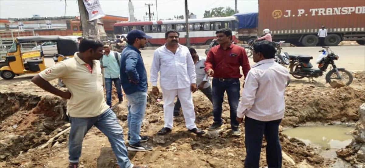 Corporator Konduri Narendracharya inspects road widening works