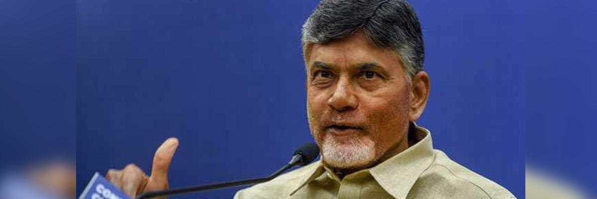 After KCRs return gift jibe, Chandrababu Naidu welcomes him to Andhra