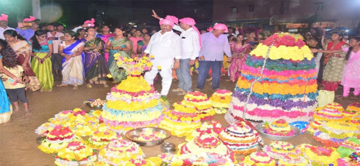 Saddula Bathukamma fest at PJR Nagar