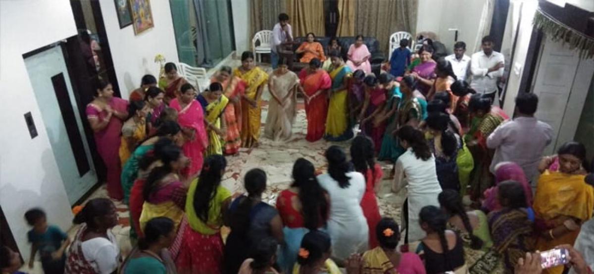 Bathukamma reflects Telangana tradition:Rammohan Reddy