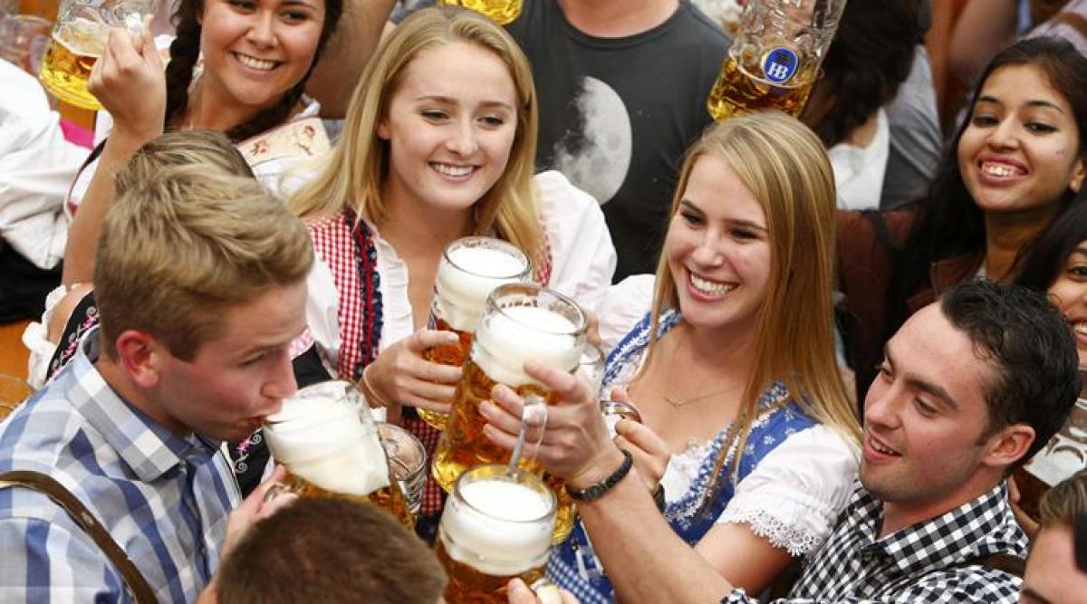 World S Biggest Beer Festival Oktoberfest Opens In Munich