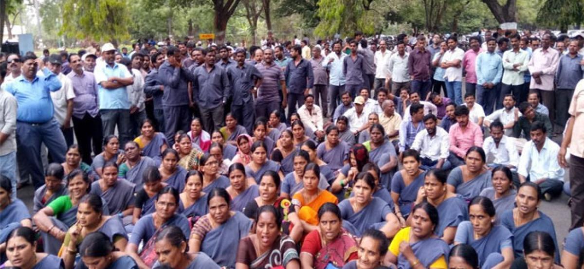 BHEL workers stage protest