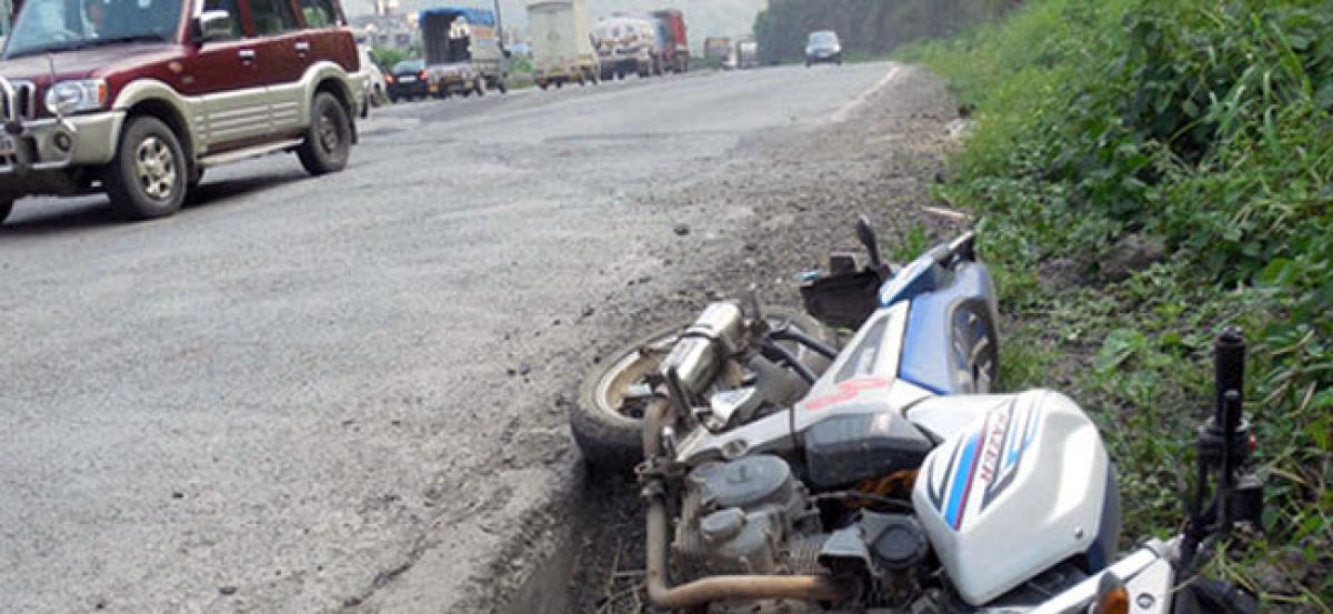 Uttar Pradesh: One killed, another critical as speeding truck hits bike