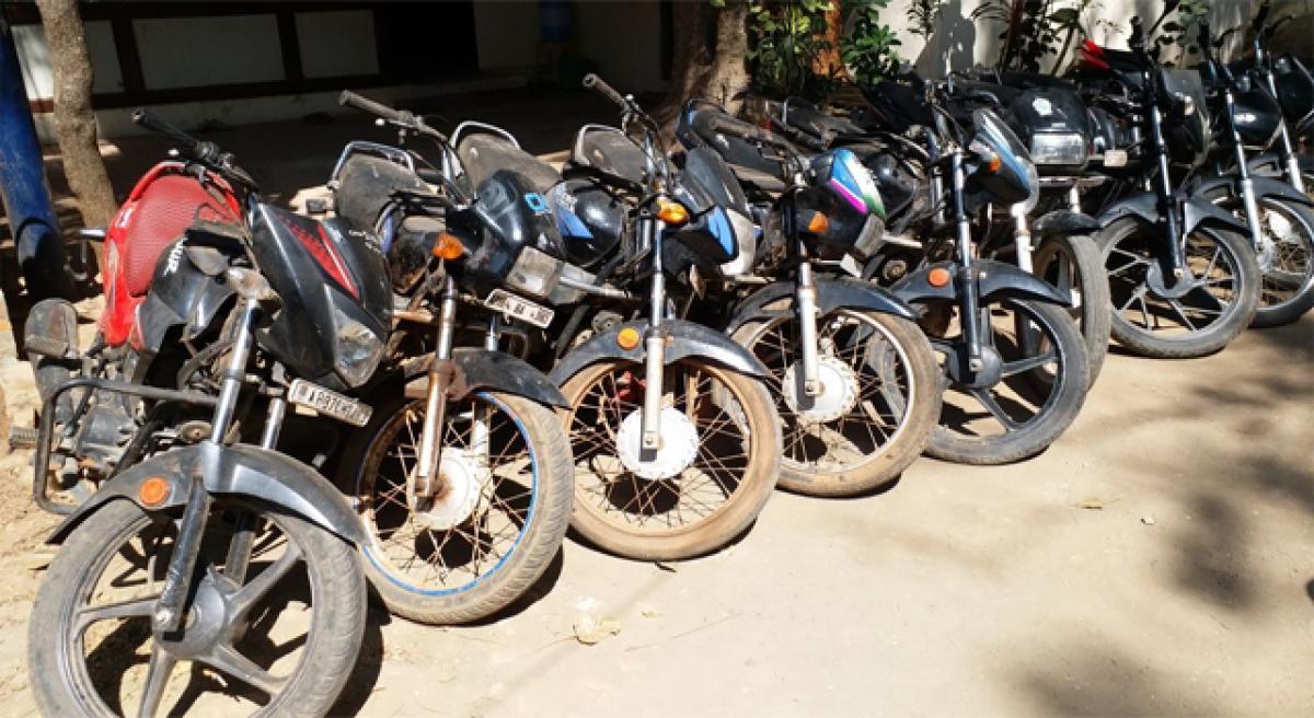 Two bike lifters arrested