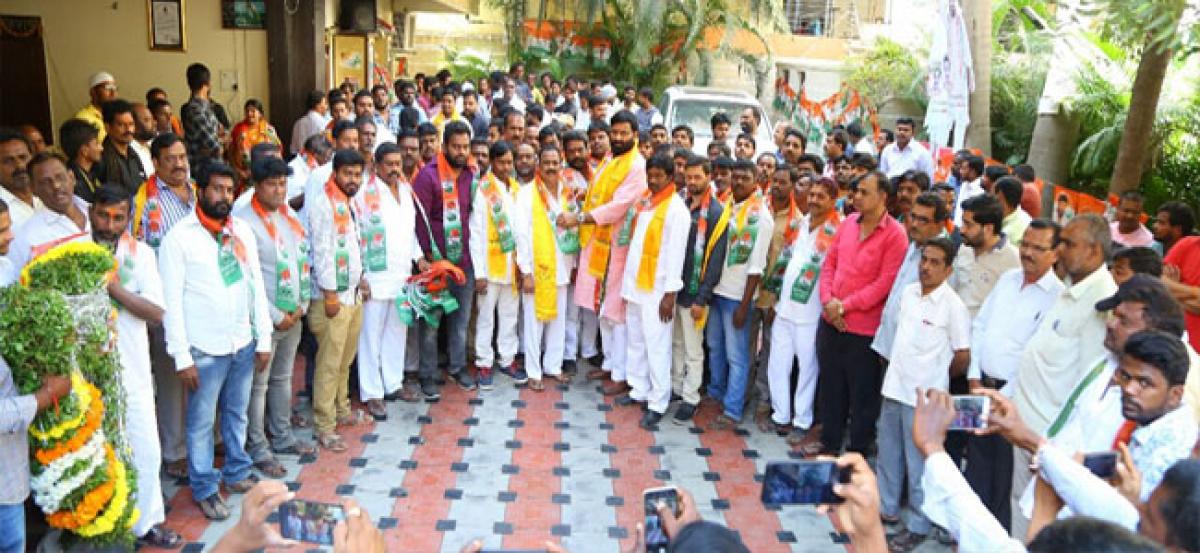 TD, TRS leaders join Congress