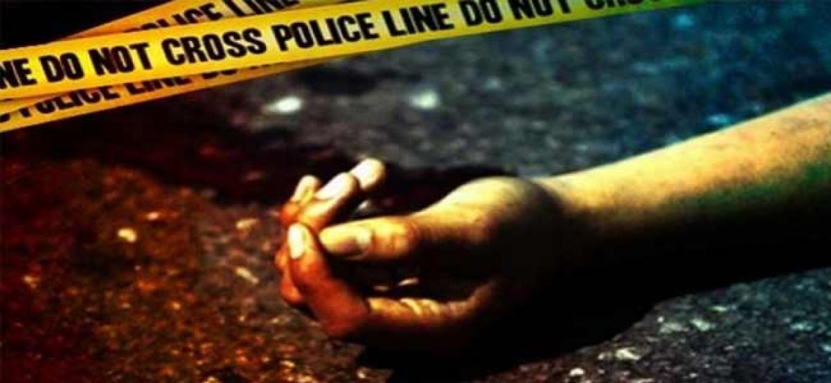 Headless body of 19-yr-old hotel employee found dumped in drain near Mumbai