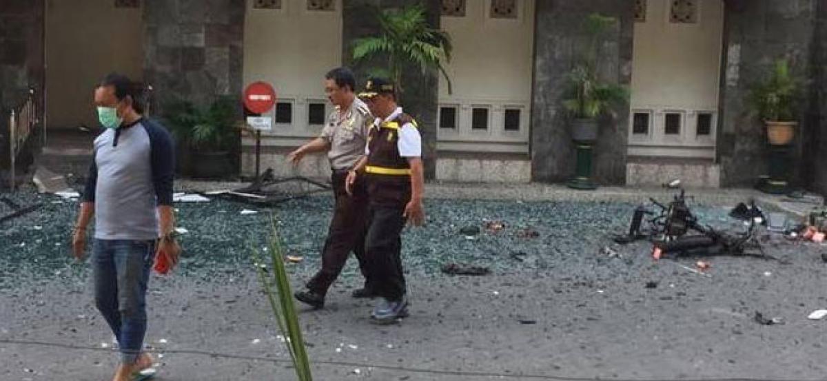 At least 3 dead after suicide bombers attack churches in Indonesia