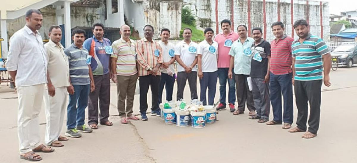 Students, residents clean up Godavari river bank