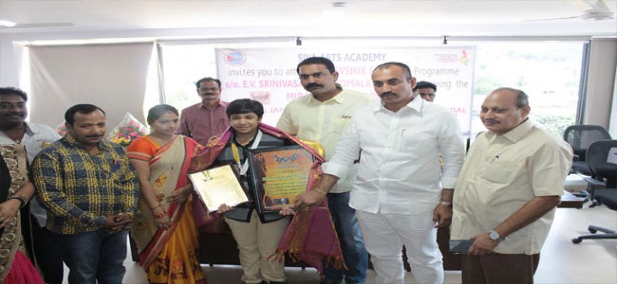 miniature artiste Koushik honoured