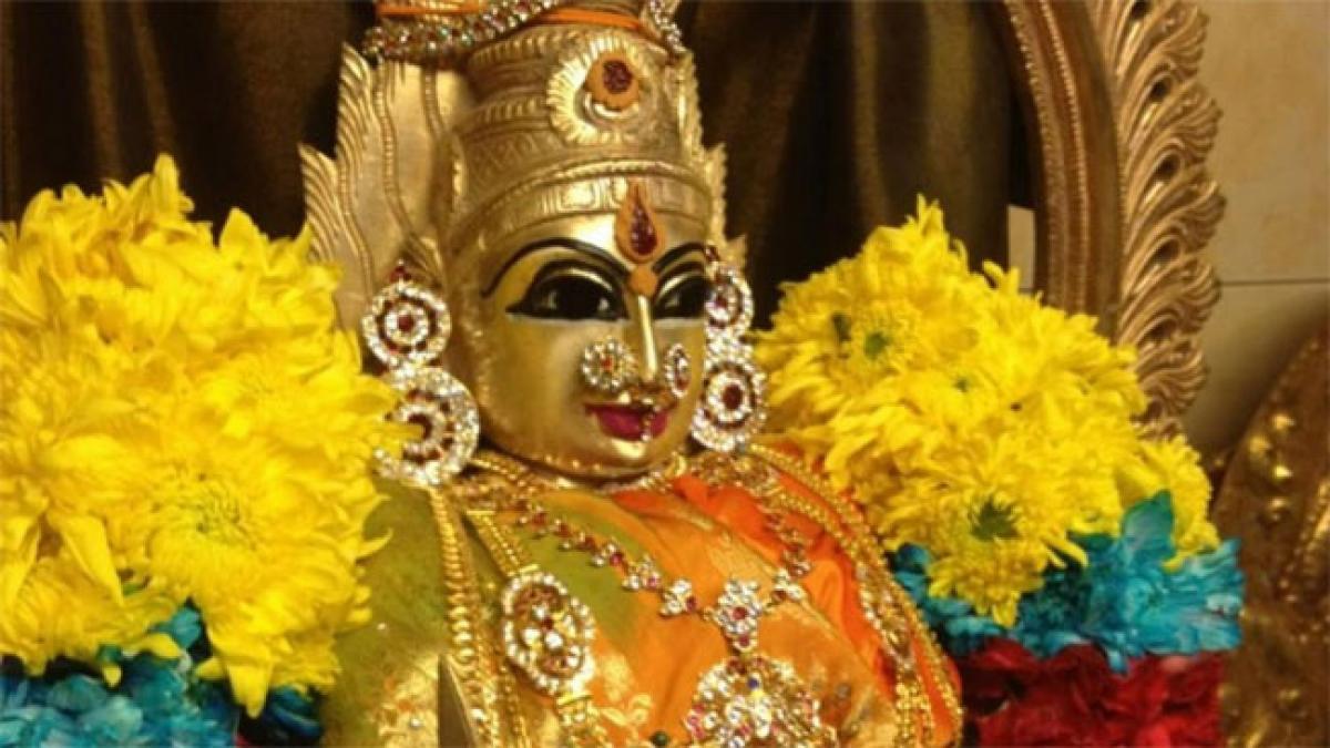 Gold chain donated to Bhramarambha