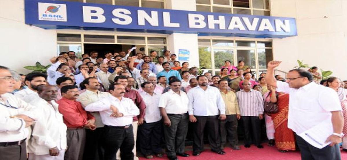 BSNL employees stage stir for new wage revision