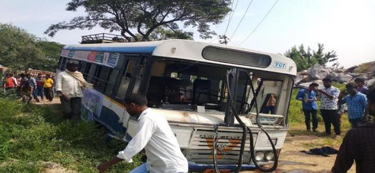 After Kondagattu, 20 people injured in another bus crash at Nagarkurnool