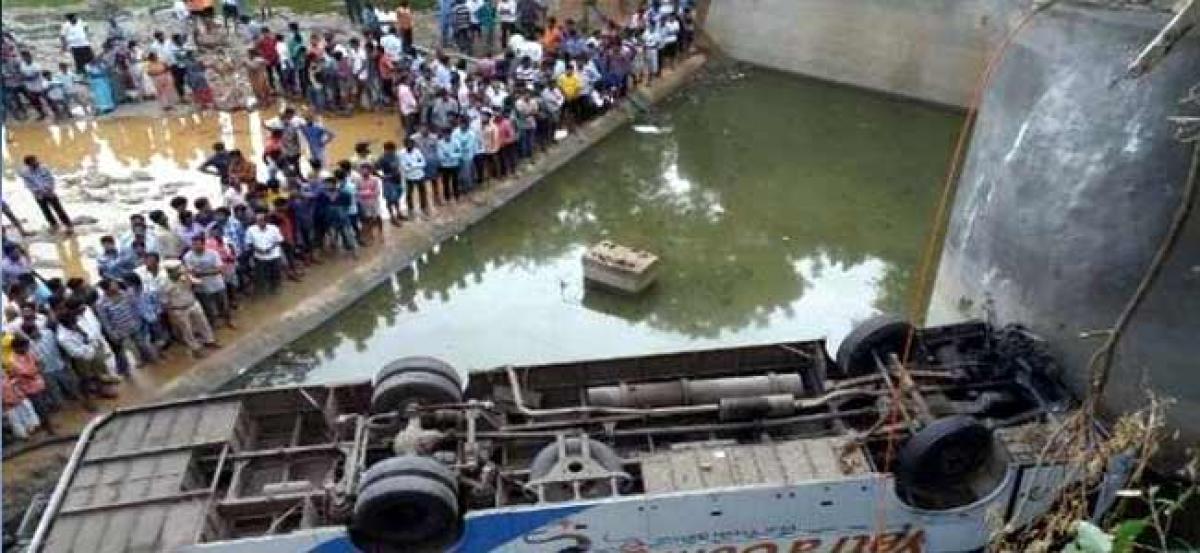 Four dead, several missing in Bengal bus accident