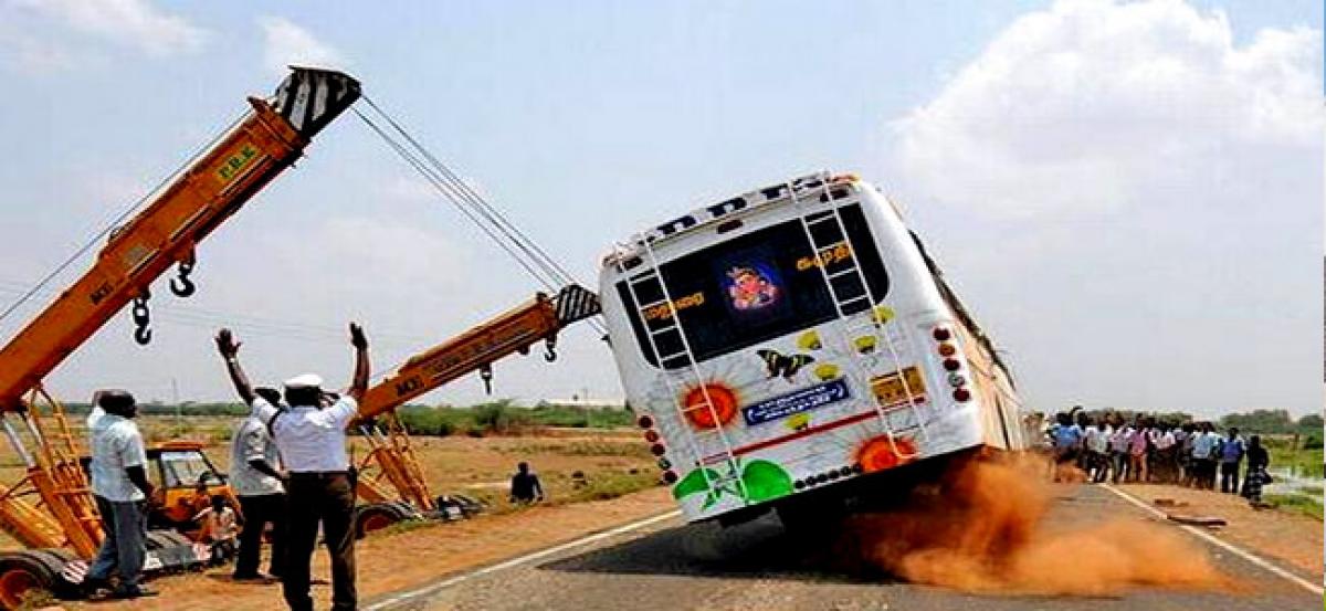 Five injured as tourist bus falls into tank in Tamil Nadu