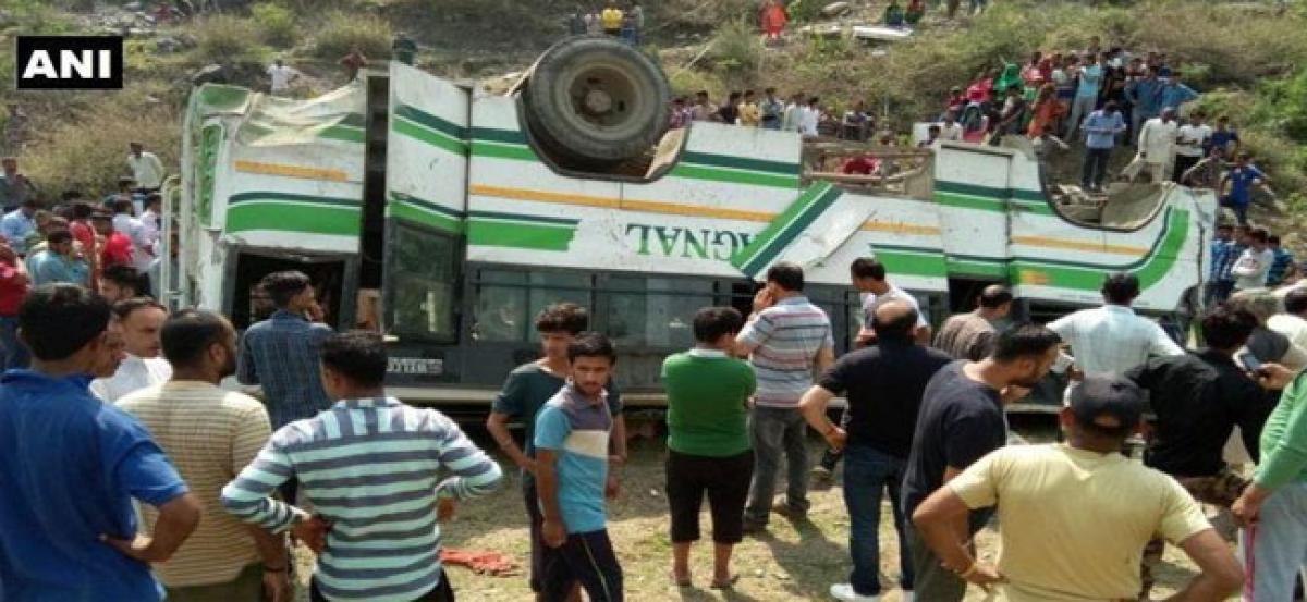 7 killed as bus falls into gorge in Himachal Pradesh