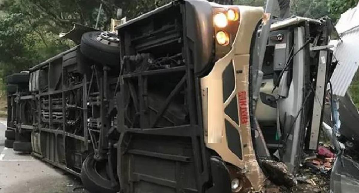 Two dead, 15 injured as private bus overturns