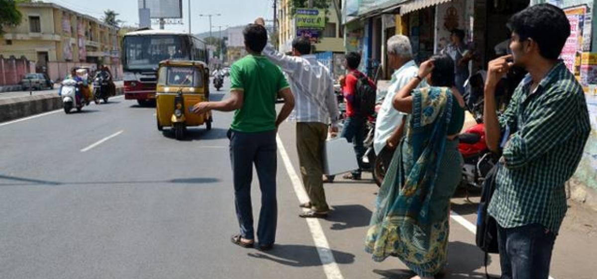 Shelters-less bus bays irk commuters