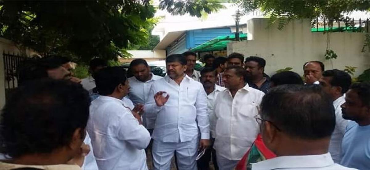 TTDP chief L Ramana slams TRS for spreading candidates