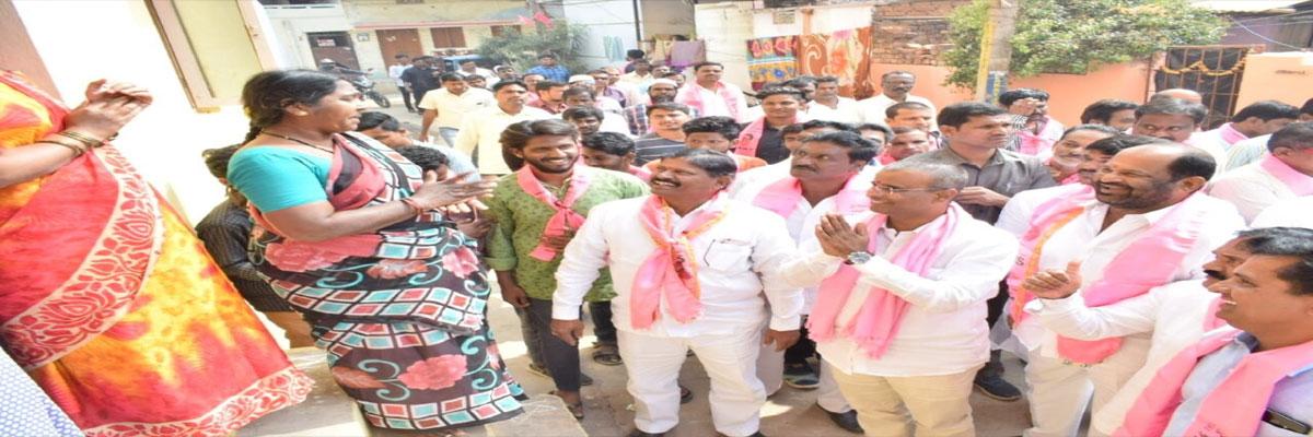 Several women Congress activists switch to TRS