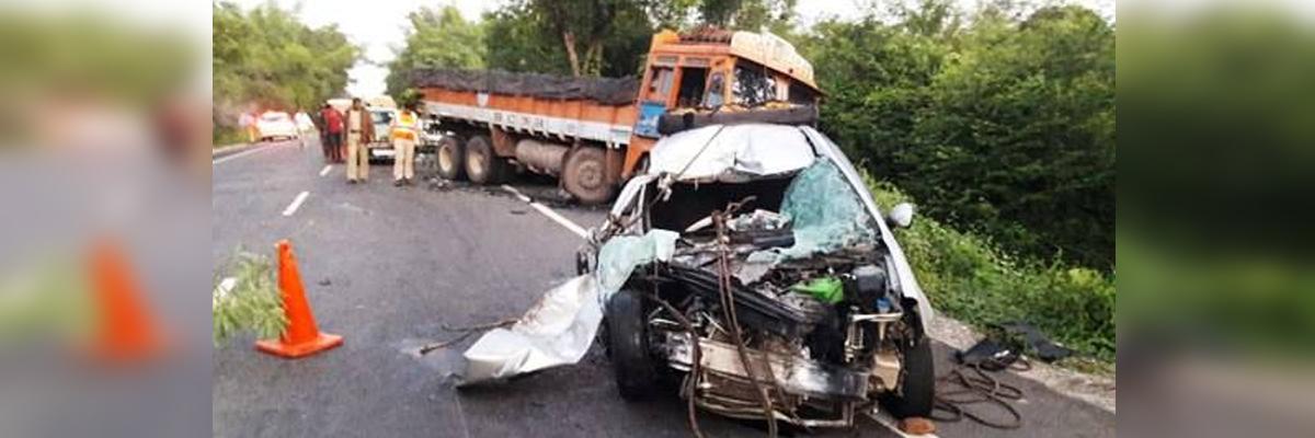 5 of family killed in Chittoor road accident