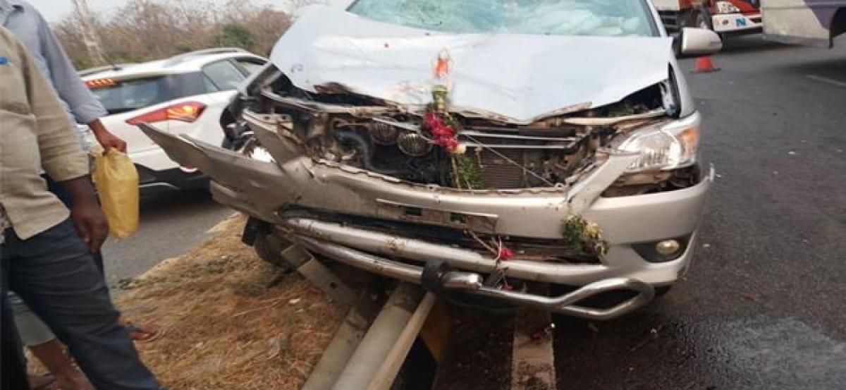 Three killed as car overturns in Gadwal district