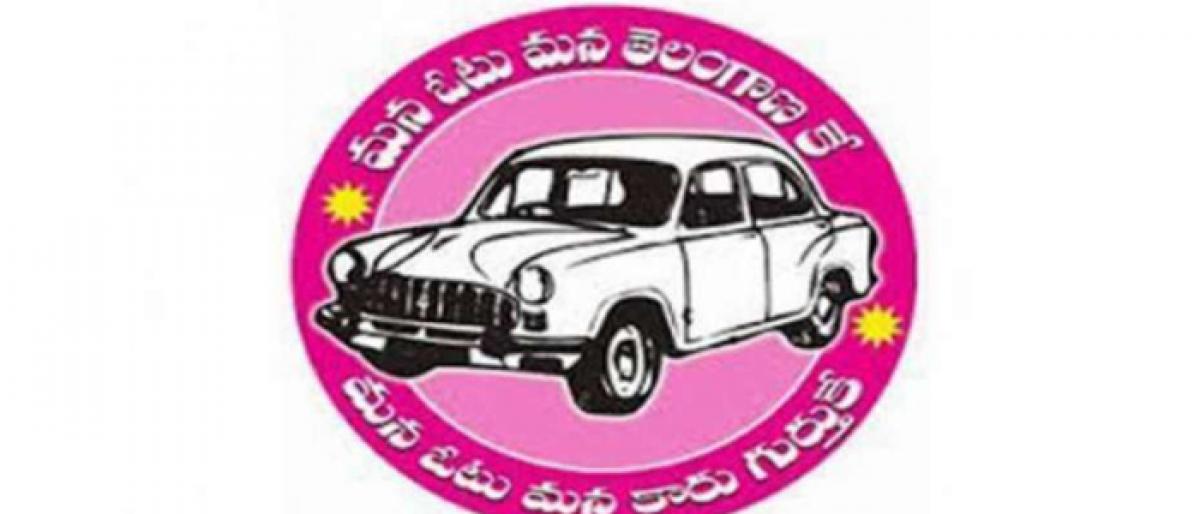 TRS candidates woo voters with variety campaign in Telangana