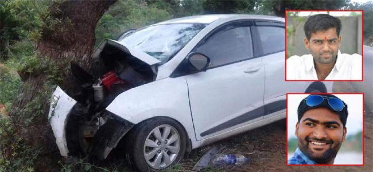 Three killed after car rams into tree in Nalgonda